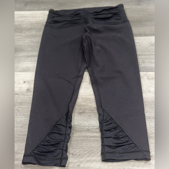 lululemon athletica Pants - Lululemon Crop Il Leggings